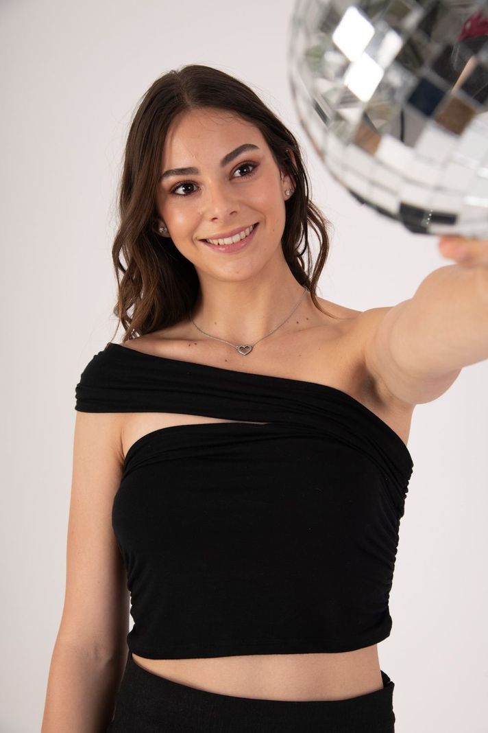 Polera Sin Mangas Romana Negra-3