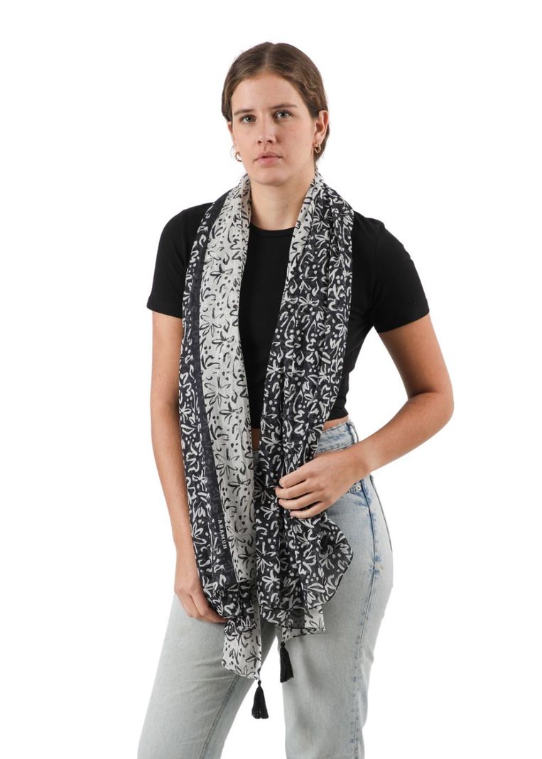 Pañuelo Estampado Adelfa Negro Humana-2
