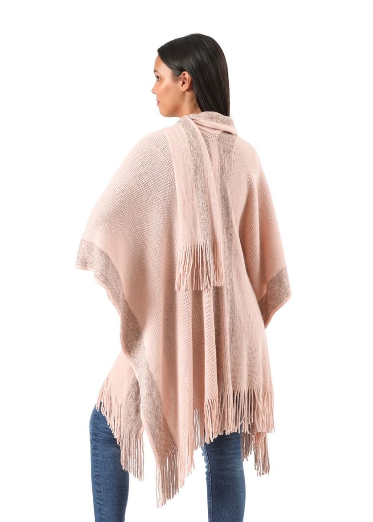 Poncho  Alexandra Rosado Humana-1