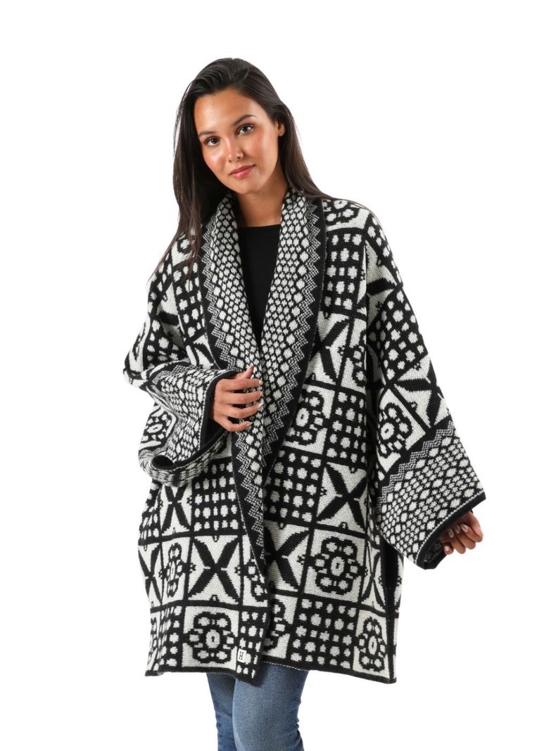 Poncho  Alicia Blanco Humana-0