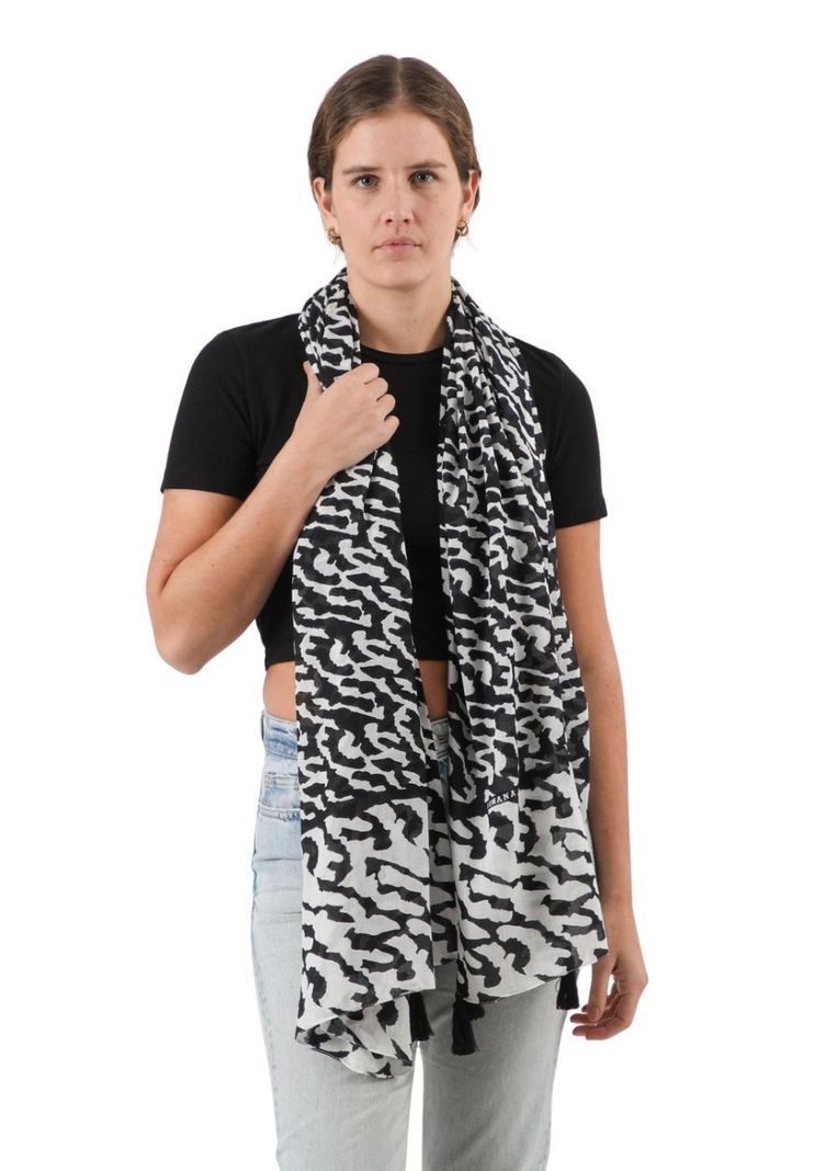 Pañuelo Estampado Amaranto Negro Humana-2