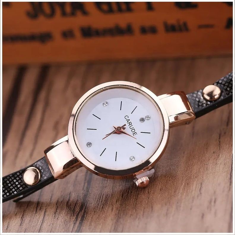 Reloj de lujo Personalizado para Mujeres con Incrustaciones y Pulsera-4