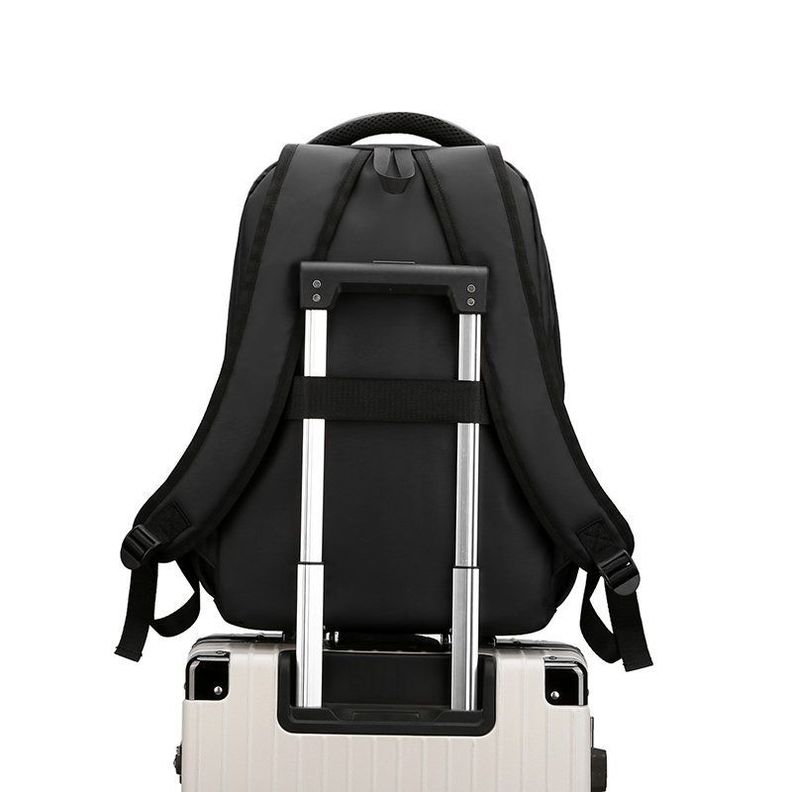 Mochila Multifuncional 36 Litros: Impermeable, Compartimento para Laptop y Puerto USB-3