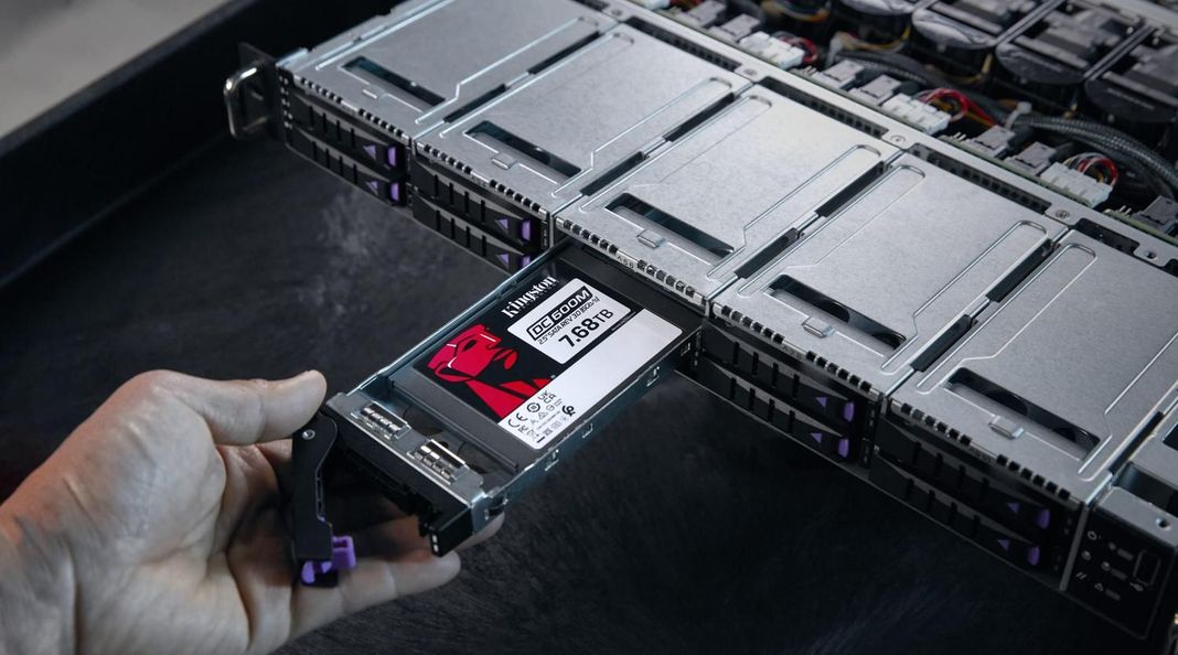 Disco Estado Sólido Interno Kingston DC600M 7,68TB 2.5"-5