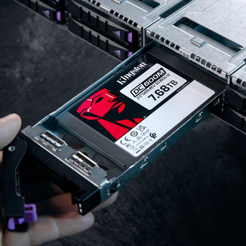 Disco Estado Sólido Interno Kingston DC600M 7,68TB 2.5"-6