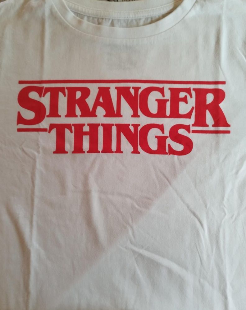 Polera Stranger Things Diseño Mujer-3
