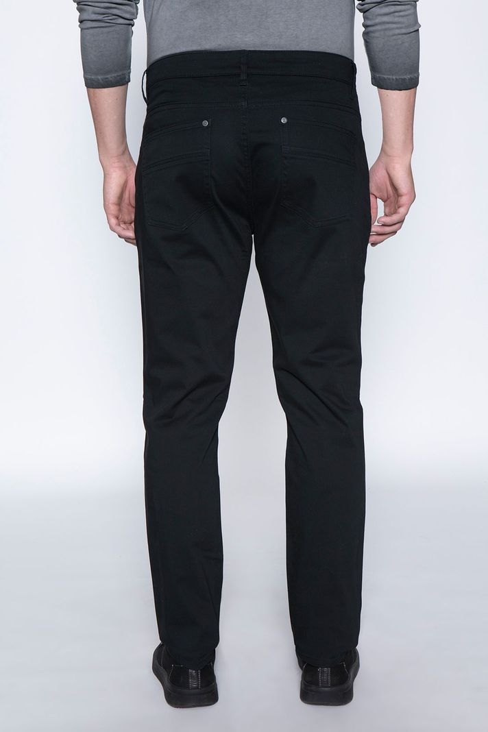 Pantalón Negro Five Pocket-1