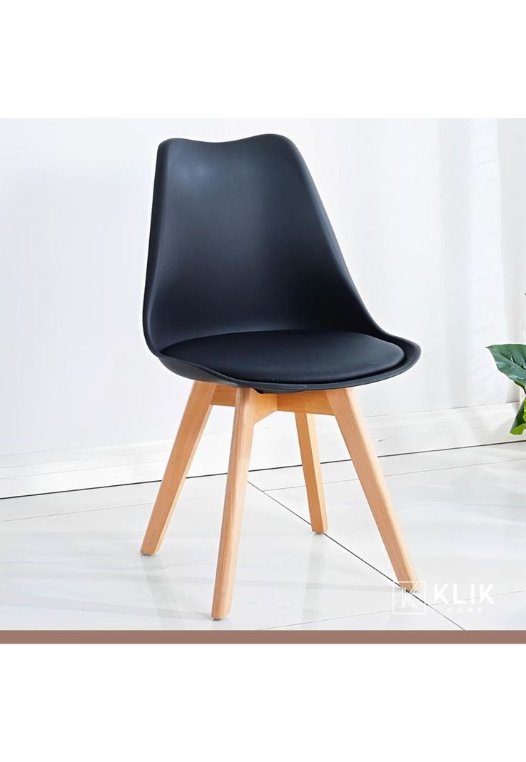 Comedor Mesa de Vidrio Nórdica 140x90 cm + 6 Sillas Tulip Negras-1