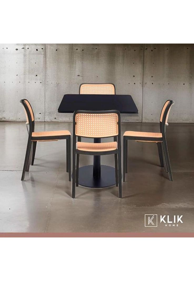 Mesa restaurant 70x70 Tubo Metal cubierta MDF + 4 Sillas Hoffman Enrejada - Negra-1