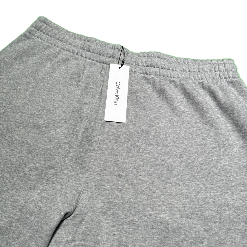 Short Calvin Klein gris con logo en blanco talla L-0