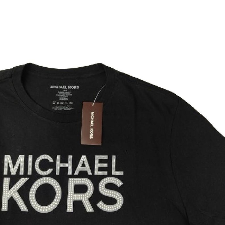 Polera MK Negra Cuello Redondo Con Letras y Puntos Blancos L-2