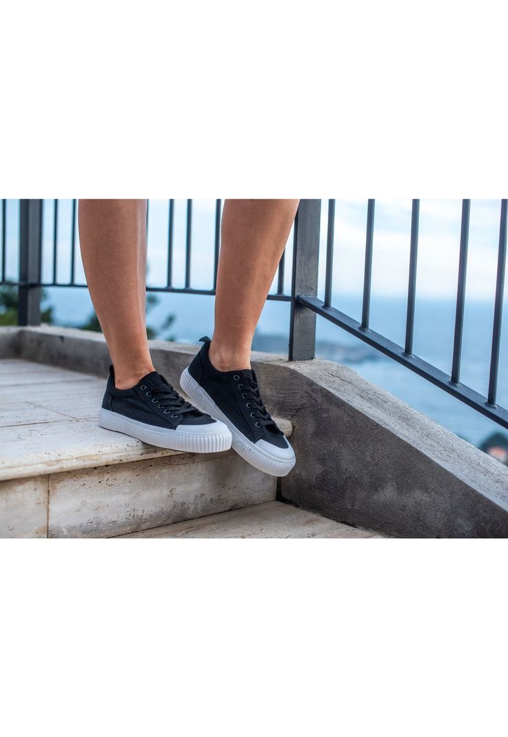 Zapatilla Mujer Negro Laura Detogni-1
