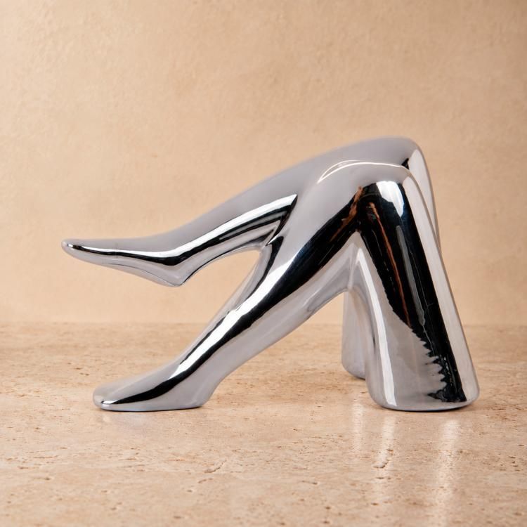 Figura Decorativa Piernas Silver Plateado Metalico