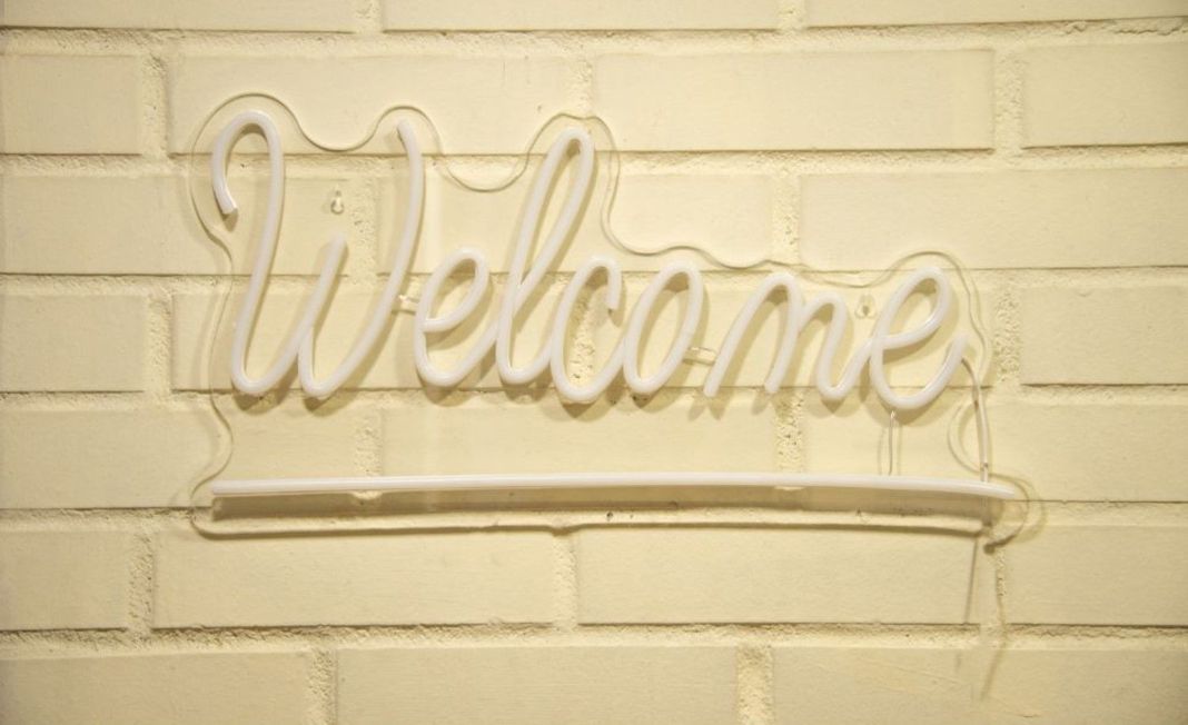 LETRERO ESTILO NEON WELCOME (USB/35,5X60,9CM)-0