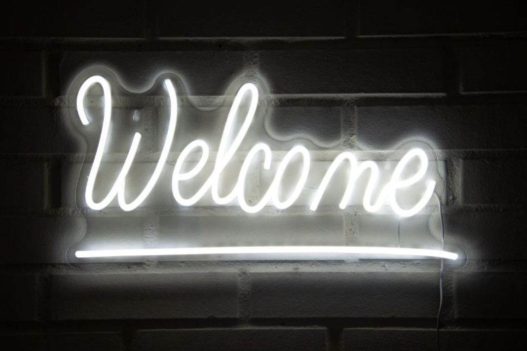 LETRERO ESTILO NEON WELCOME (USB/35,5X60,9CM)-1