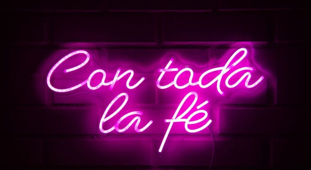 LETRERO ESTILO NEON CON TODA LA FE (USB/61X30,5CM)-0