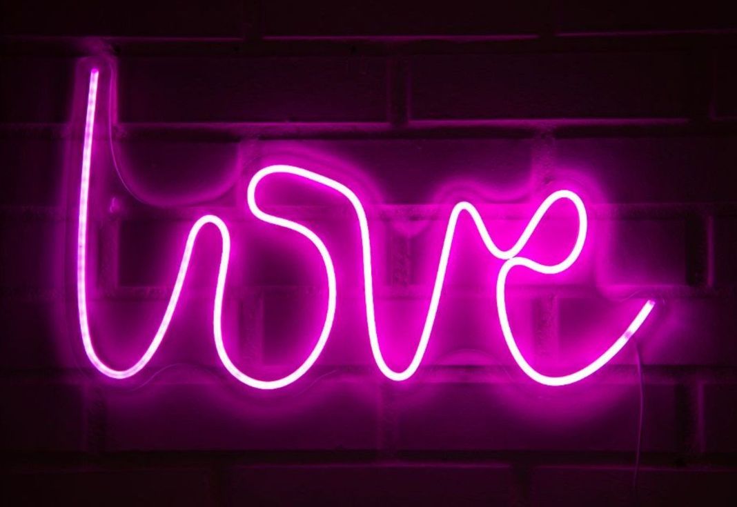 LETRERO ESTILO NEON LOVE (ROSADO/USB/35,5X61CM)-1