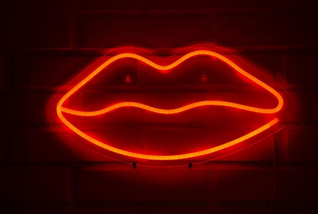 LETRERO ESTILO NEON BOCA GRANDE (ROJO/USB/53X28CM)-1