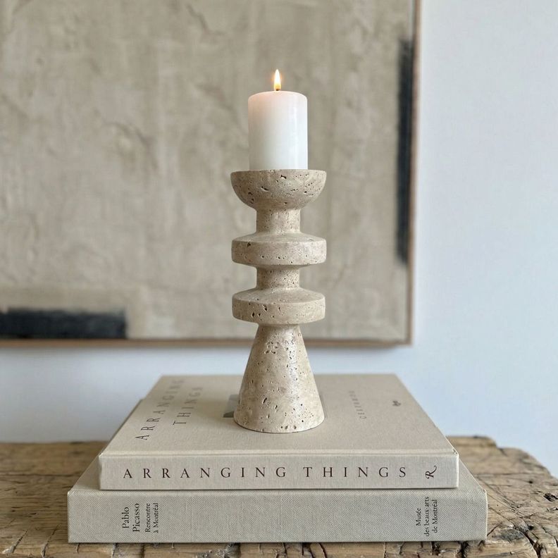 Candelabro y Figura Decorativa de Travertino Pequeno Beige
