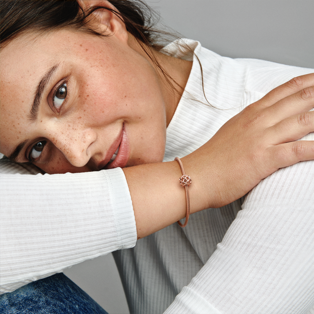 Charm Infinito Calado Recubrimiento en Oro Rosa de 14K-1