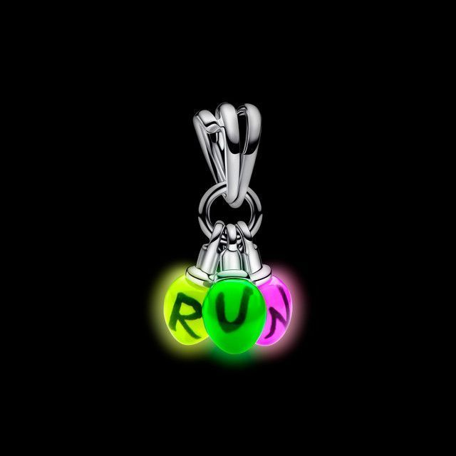 Charm Colgante Corre que brilla en la oscuridad de Stranger Things-1