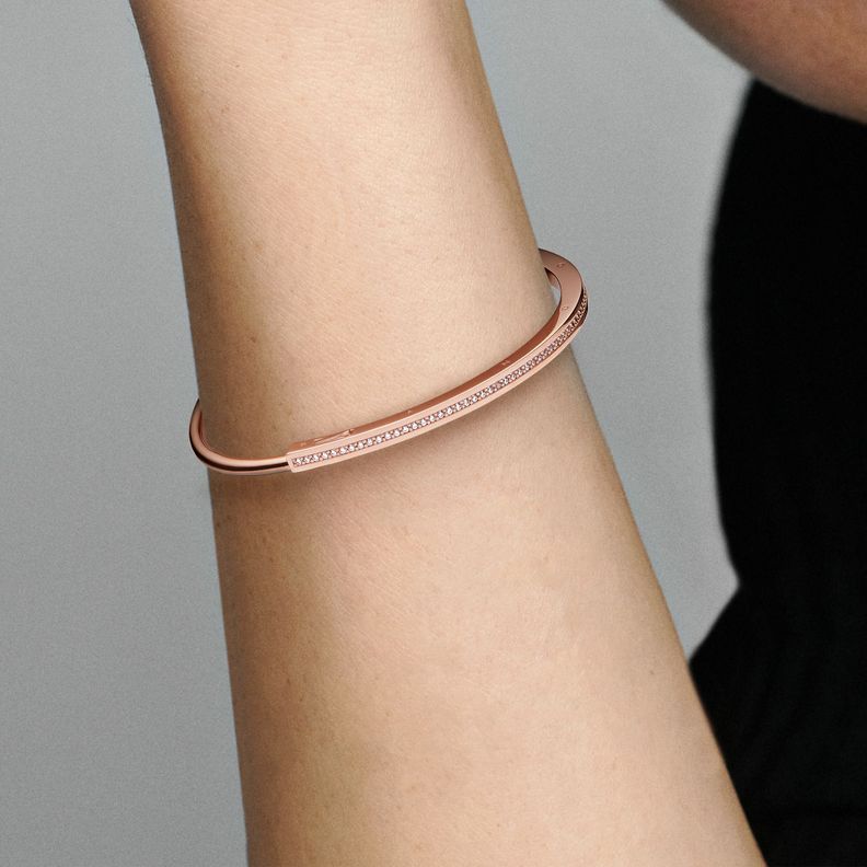 Brazalete Rígido Pandora Signature I-D Pavé-1