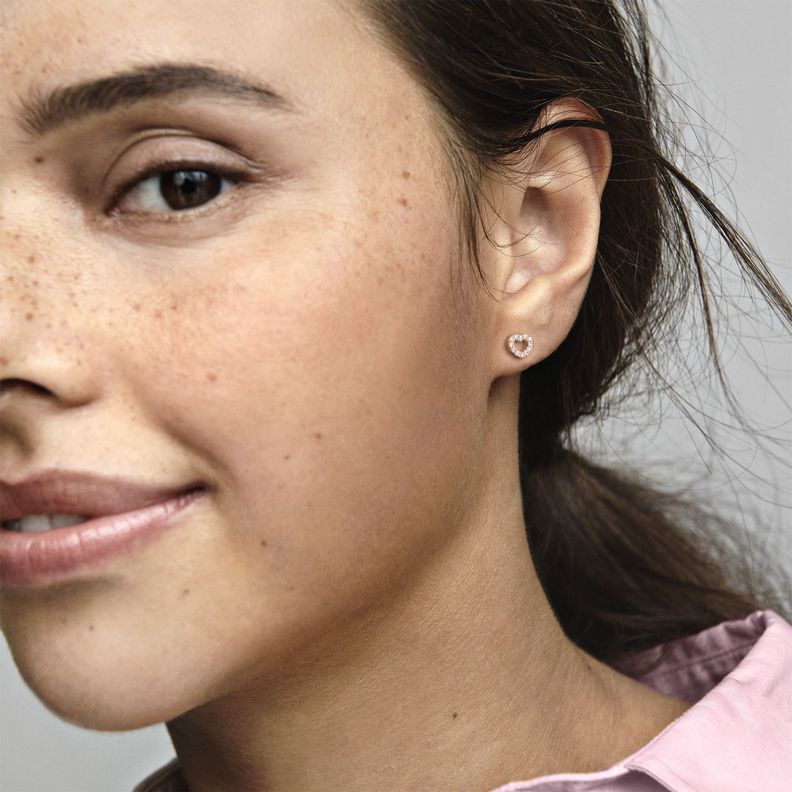 Aretes de Tuerca PANDORA Rose Corazones Cautivos -1