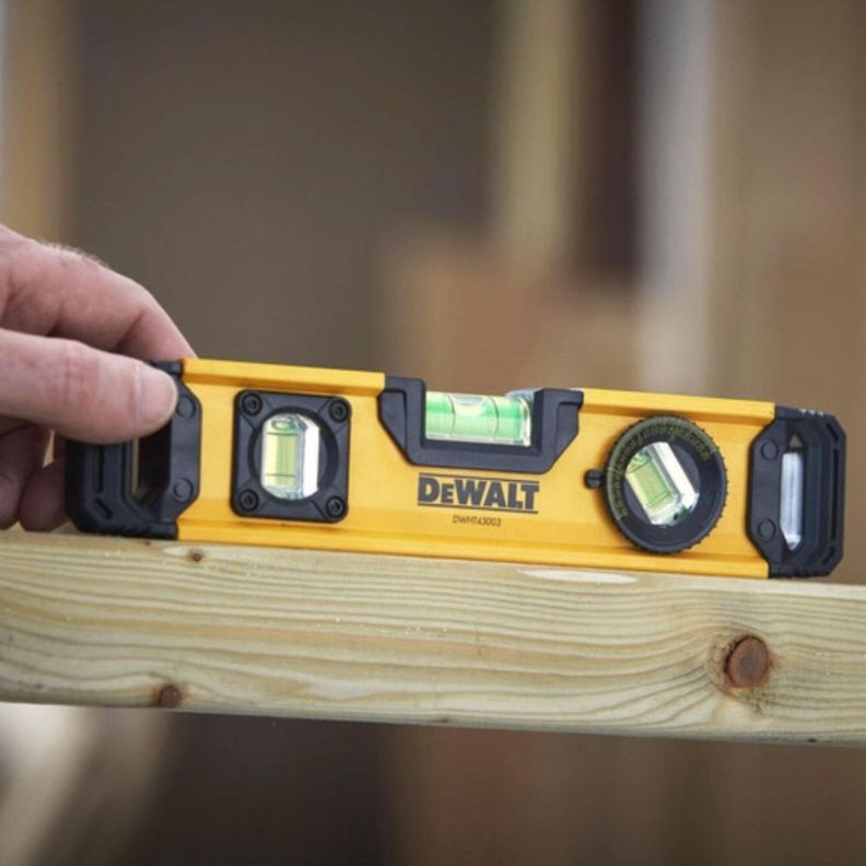 Nivel de Torpedo Magnético 25cm Dewalt Dwht43003-4