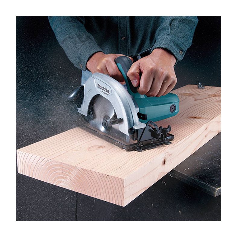 Sierra Circular 190mm 7-1/2'' 1050w Makita M5802b-2