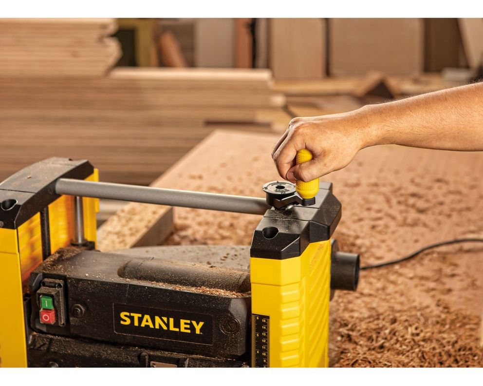 Cepillo De Banco 1800w 12,5 X 6 Hss Stanley Stp18-b2-3
