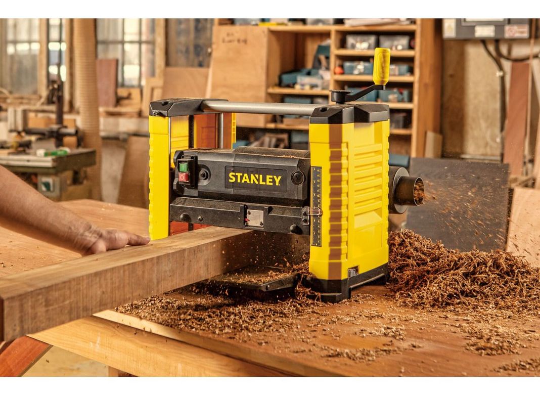 Cepillo De Banco 1800w 12,5 X 6 Hss Stanley Stp18-b2-4