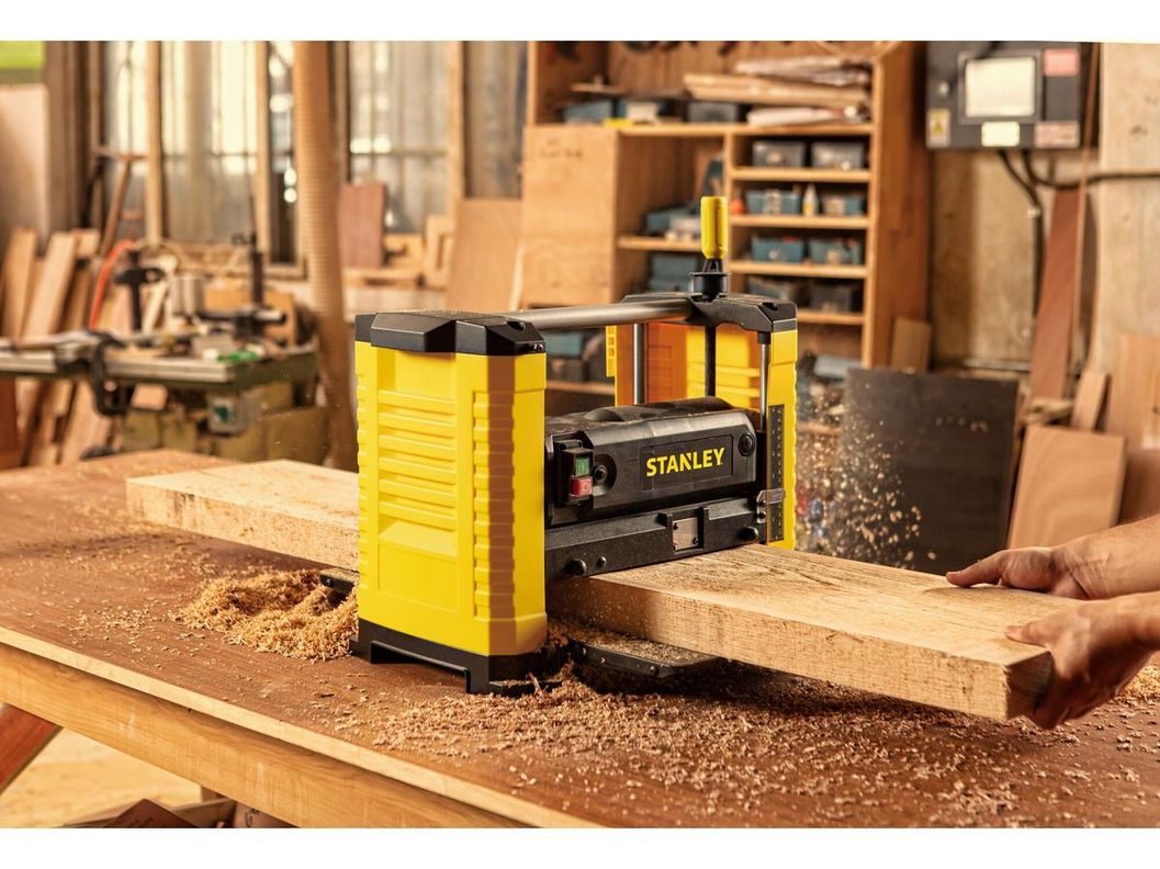Cepillo De Banco 1800w 12,5 X 6 Hss Stanley Stp18-b2-5