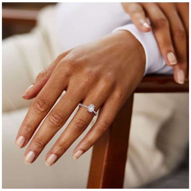 ANILLO DE COMPROMISO EN PLATA RODINADA PARA MUJER BOOMZAIR CON MOISSANITA OVAL DE 1.0 CT. ENGASTE PAVÉ-4