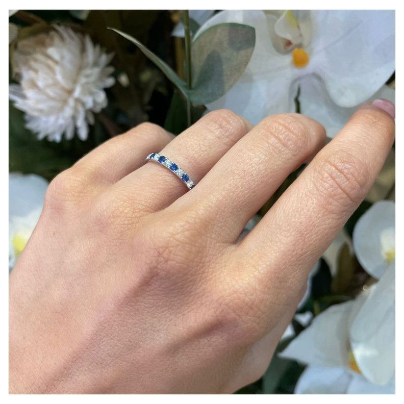 ANILLO DE COMPROMISO CON ZAFIROS NATURALES Y MOISSANITAS-1