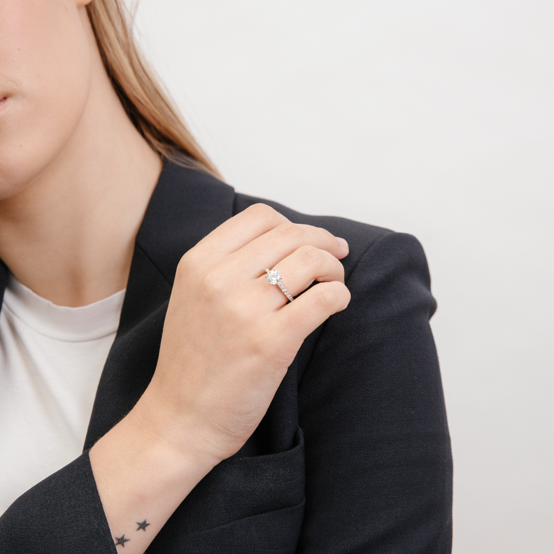 ANILLO DE COMPROMISO BOOMZAIR MINIMALISTA CON MOISSANITA 1 CT D VVS1-2