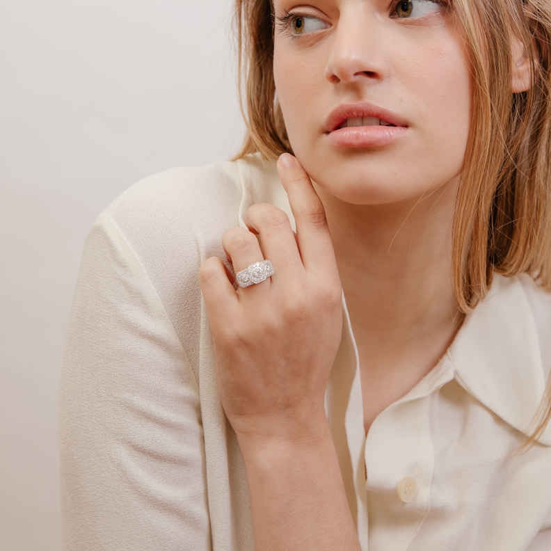 ANILLO DE COMPROMISO BOOMZAIR "DAKOTA" CON MOISSANITAS EN PLATA LEY RODINADA-3