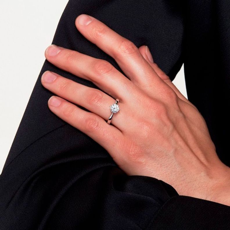ANILLO DE COMPROMISO CON BRILLANTE SOLITARIO-1