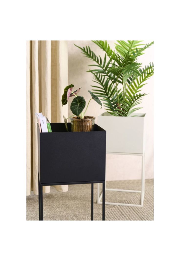 MACETERO METAL NEGRO 28X28X55-1