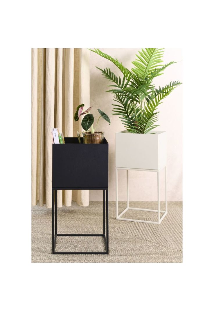 MACETERO METAL NEGRO 28X28X55-2