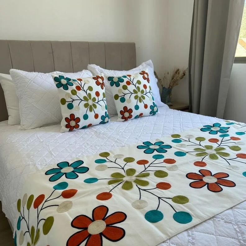 Set De Pieceras Bordadas + Fundas