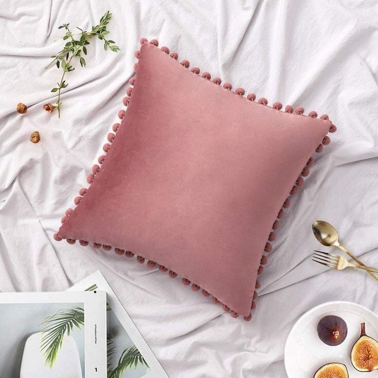 Cojín terciopelo con pompones 45X45 - Palo rosa-0