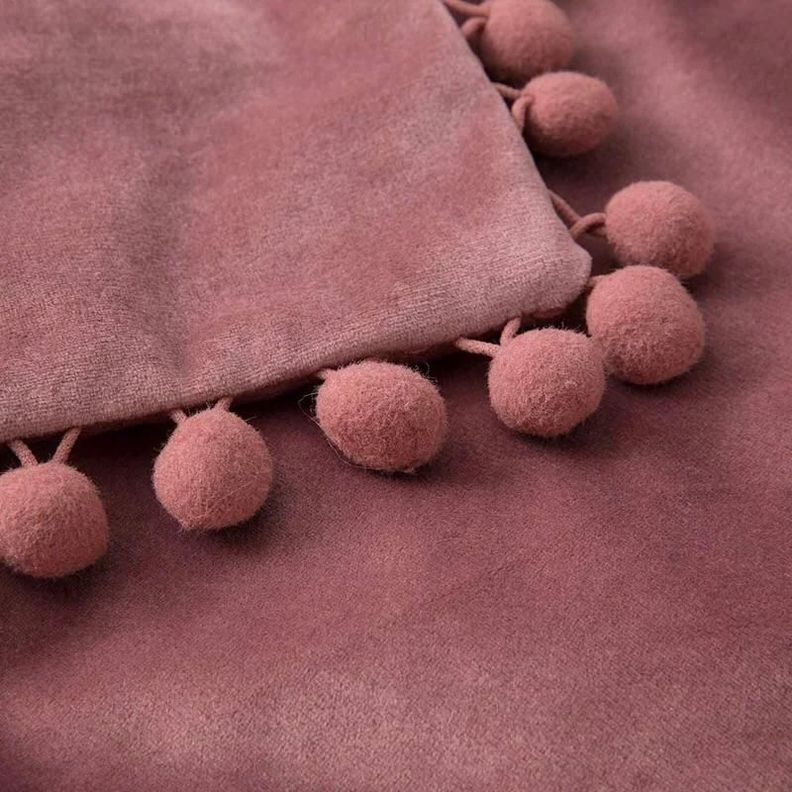 Cojín terciopelo con pompones 45X45 - Palo rosa-1