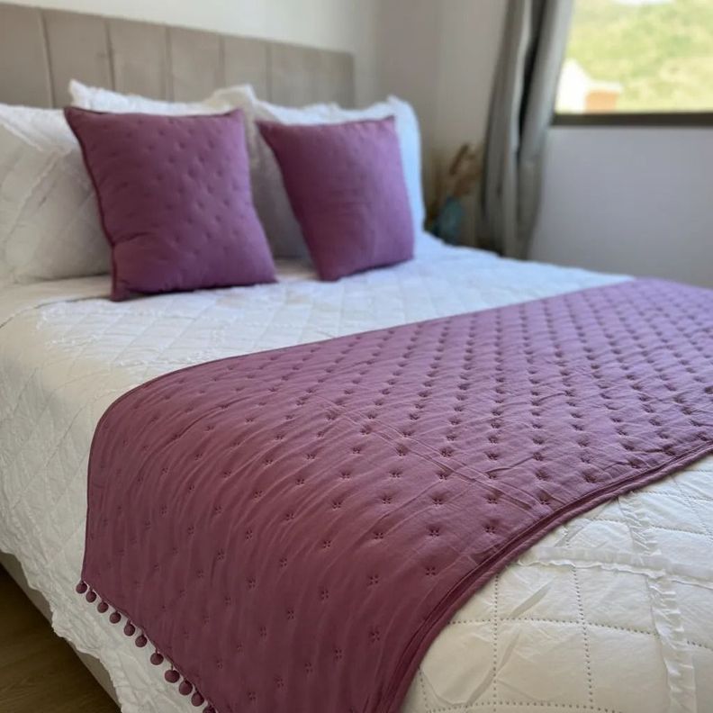 Set de piecera algodón con pom-pom + 2 fundas 45x45
