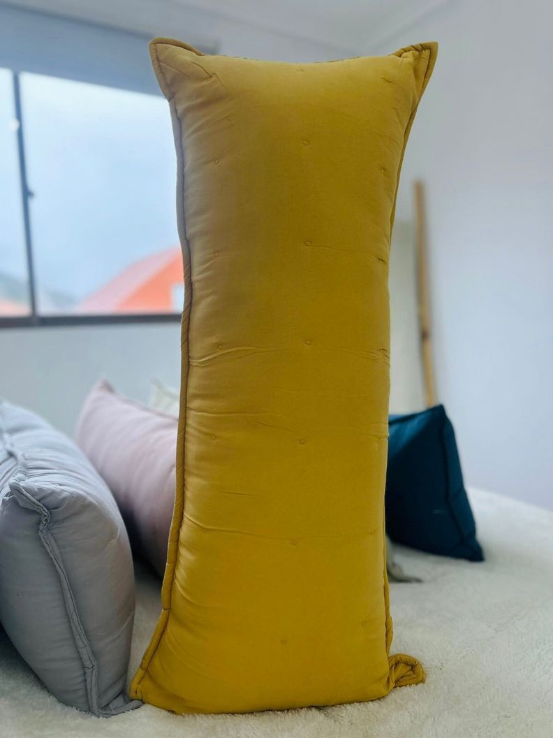 Cojín con detalles bordados 35x90cm - mostaza-0