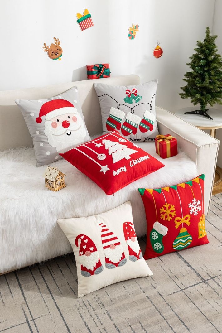 Cojín navideño con diseño bordado - D02-1