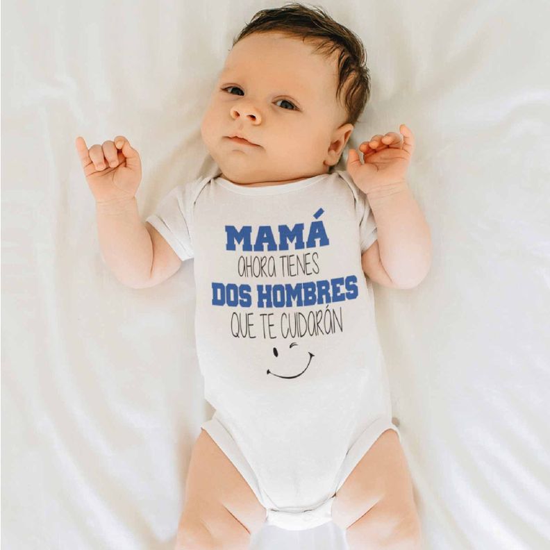 PILUCHOS / BODY DE BEBE DOS HOMBRES TE CUIDARÁN-1