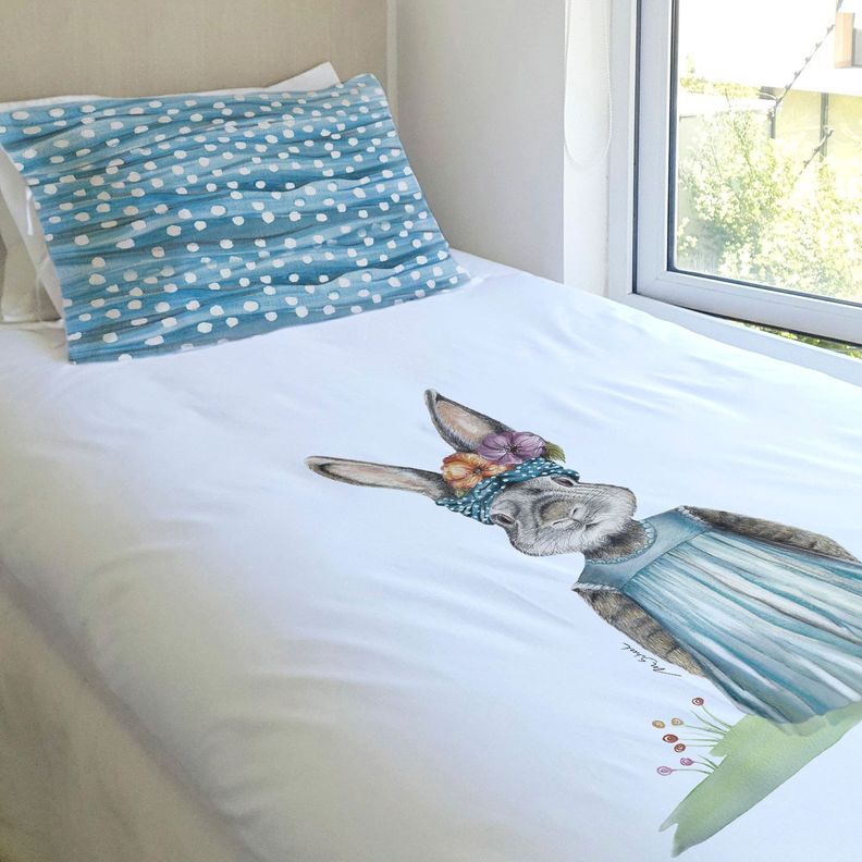 JUEGO DE CAMA FUNDA DE PLUMÓN + SABANA BAJERA + 4 FUNDAS ALMOHADA CONEJA FLORA SUPER KING-1