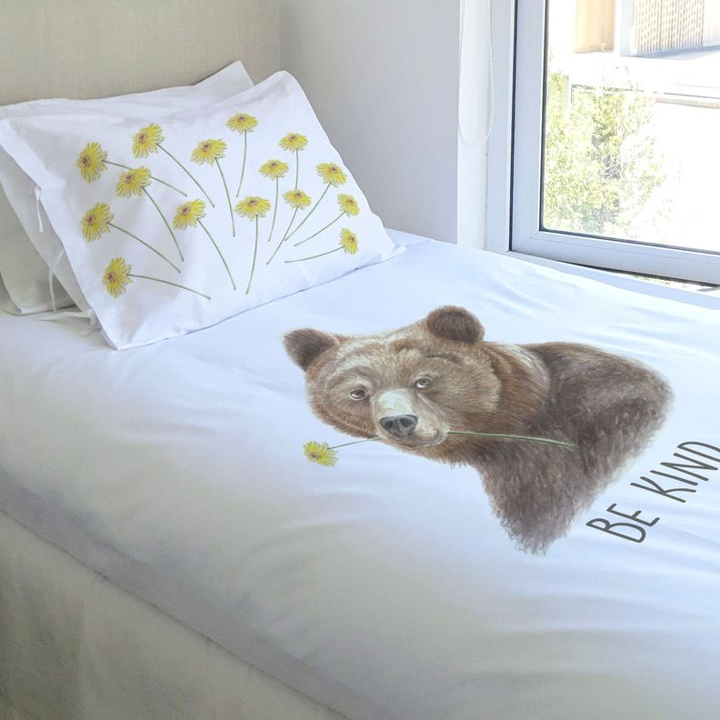 JUEGO DE CAMA FUNDA DE PLUMÓN + SABANA BAJERA + 4 FUNDAS ALMOHADA OSA AMABLE SUPER KING-1