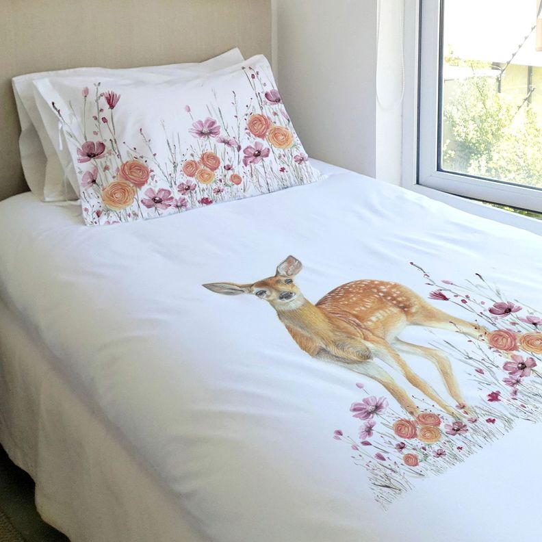 JUEGO DE CAMA FUNDA DE PLUMÓN + SABANA BAJERA + 4 FUNDAS ALMOHADA BAMBI FLORES SUPER KING-1