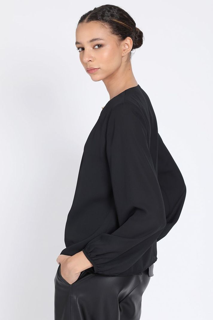 Blusa Gasa Doble Aplicación Metalica, Negro Liola-1